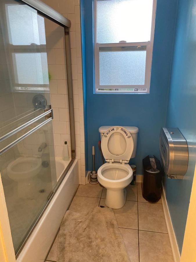 Privatunterkunft Private Large La Bedroom W Private Half-bathroom - Ac - Wifi - Private Fridge Near Usc - Exposition Park - Usc Memorial Coliseum - Banc Of California Stadium - Downtown Dtla - University Of Southern California Usc! Los Angeles