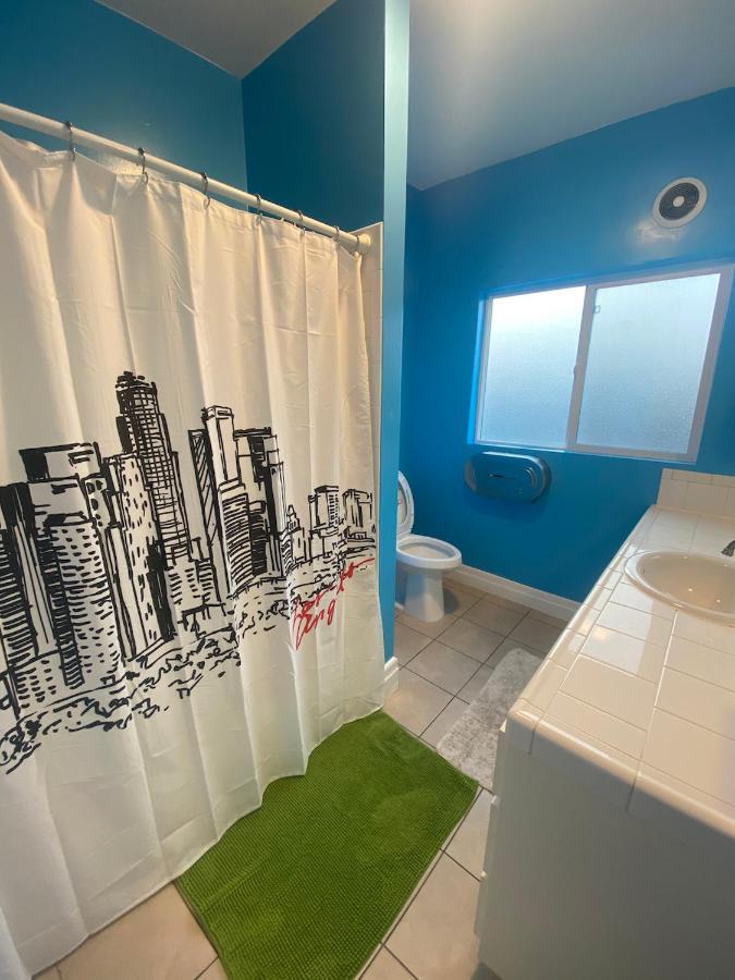 Privatunterkunft Private Large La Bedroom W Private Half-bathroom - Ac - Wifi - Private Fridge Near Usc - Exposition Park - Usc Memorial Coliseum - Banc Of California Stadium - Downtown Dtla - University Of Southern California Usc! Los Angeles
