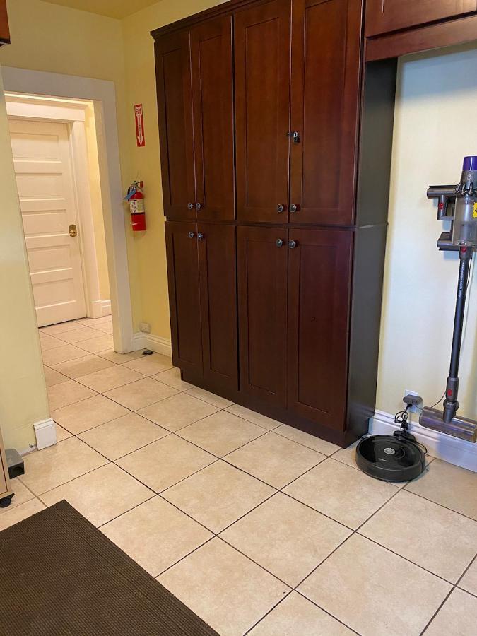 Privatunterkunft Private Large La Bedroom W Private Half-bathroom - Ac - Wifi - Private Fridge Near Usc - Exposition Park - Usc Memorial Coliseum - Banc Of California Stadium - Downtown Dtla - University Of Southern California Usc! Los Angeles