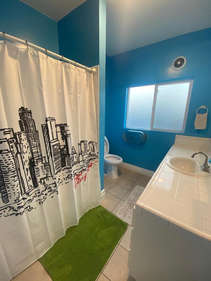 Private Large La Bedroom W Private Half-bathroom - Ac - Wifi - Private Fridge Near Usc - Exposition Park - Usc Memorial Coliseum - Banc Of California Stadium - Downtown Dtla - University Of Southern California Usc!