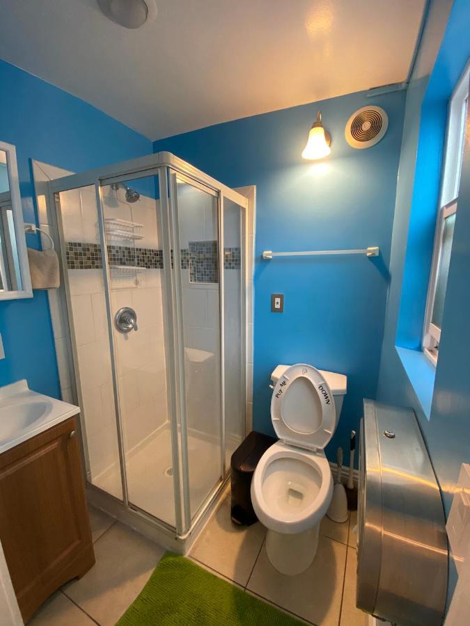 Private Large La Bedroom W Private Half-bathroom - Ac - Wifi - Private Fridge Near Usc - Exposition Park - Usc Memorial Coliseum - Banc Of California Stadium - Downtown Dtla - University Of Southern California Usc! Privatunterkunft Los Angeles