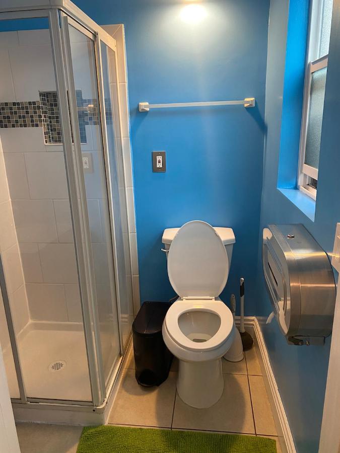 Privatunterkunft Private Large La Bedroom W Private Half-bathroom - Ac - Wifi - Private Fridge Near Usc - Exposition Park - Usc Memorial Coliseum - Banc Of California Stadium - Downtown Dtla - University Of Southern California Usc! Los Angeles