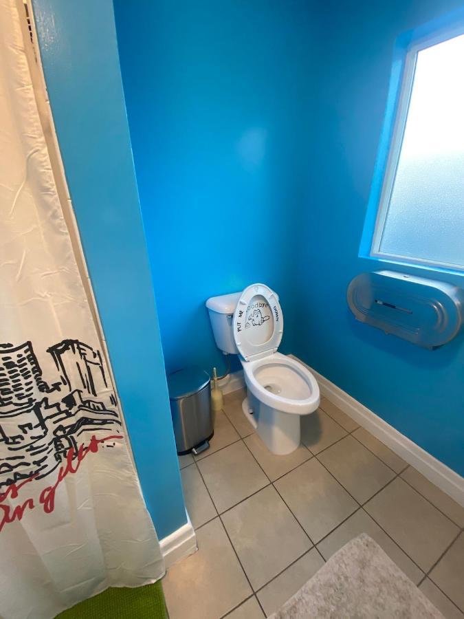 Private Large La Bedroom W Private Half-bathroom - Ac - Wifi - Private Fridge Near Usc - Exposition Park - Usc Memorial Coliseum - Banc Of California Stadium - Downtown Dtla - University Of Southern California Usc! Privatunterkunft